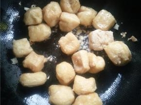 下菜市场买的豆腐泡。