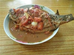 加些水，大火焖煮，等鱼熟了后，装盘即可