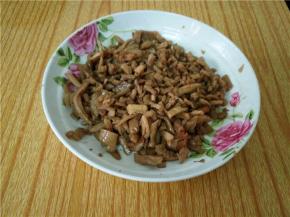 翻炒一会，入味装盘即可