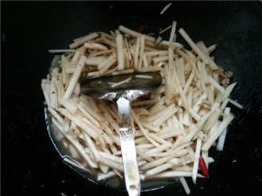 加入适量的水，大火烧开