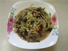 等到酱汁收的差不多的时候，装盘即可