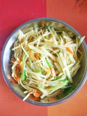 土豆丝断生之后便可以出锅了