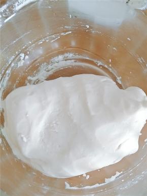 糯米粉加牛奶和成如下面团