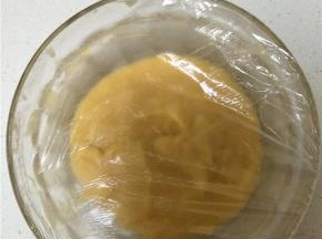 盖保鲜膜凉后就可以使用了。