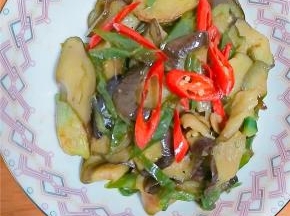 断生后出锅装盘即可。