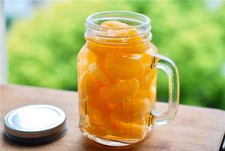 高颜值的橘子罐头。物尽其用，还好没把你全部扔掉