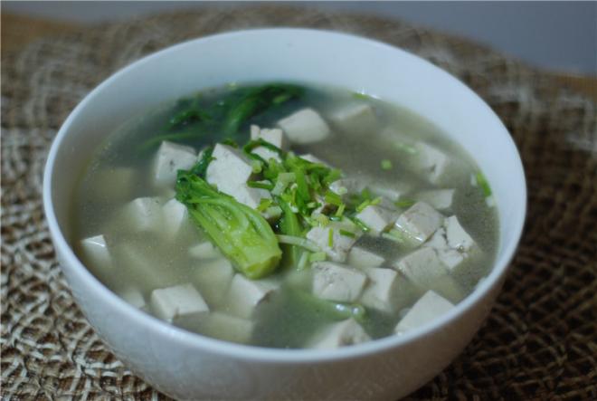 嫩豆腐莴笋叶汤