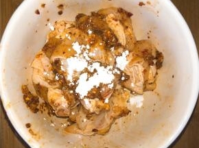 加一勺淀粉和匀