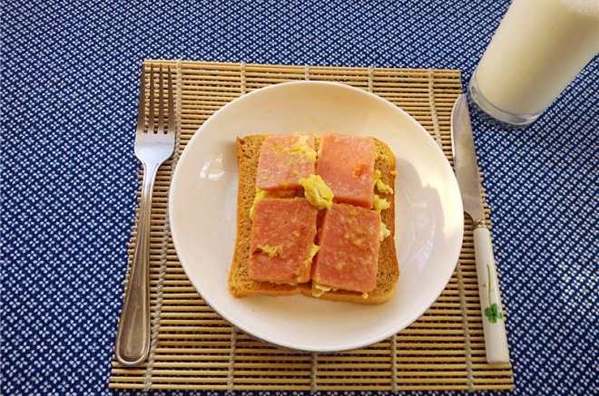 火腿鸡蛋三明治