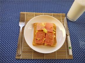 煎好后即可起锅装盘。
