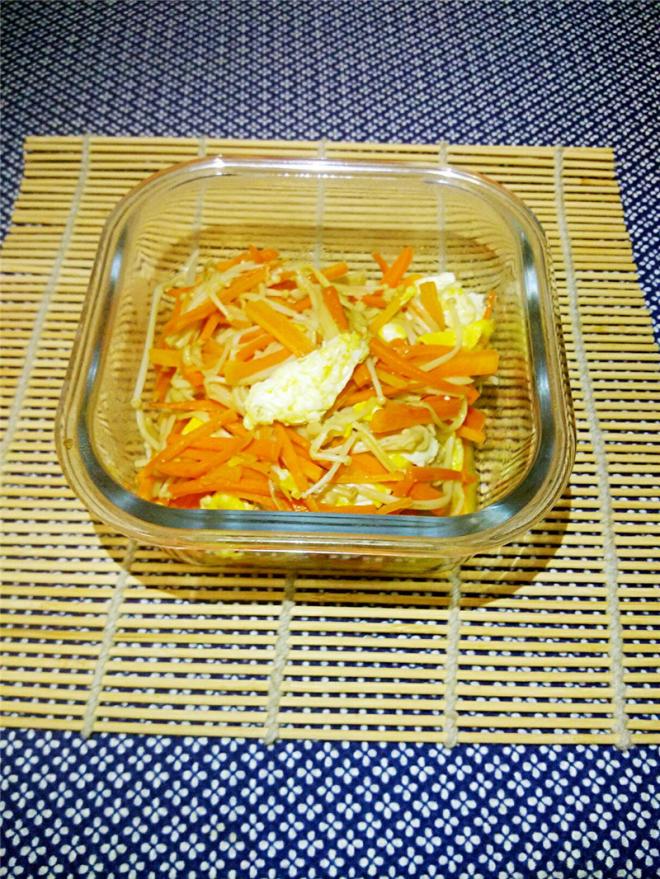 鸡蛋胡萝卜炒金针菇