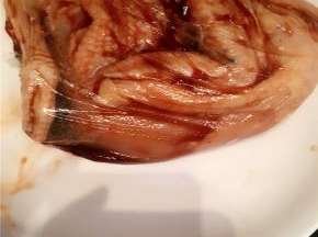 给鸡肉按摩一下，和腌料充分接触，最后用手挤出保鲜袋内的空气，袋子扎口后冷藏腌制3小时以上