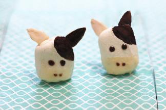 最后放入冰箱冷藏至凝固，可爱的奶牛棉花糖就做好了