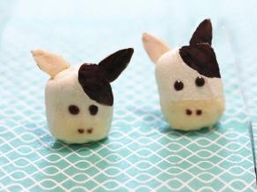 最后放入冰箱冷藏至凝固，可爱的奶牛棉花糖就做好了