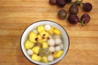 上面放上水果块即可食用