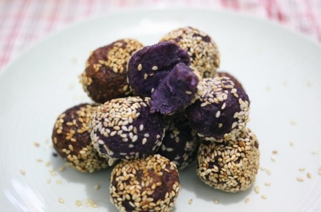 紫薯芝麻球