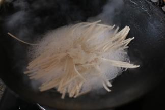 水烧开煮面条