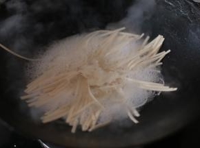 水烧开煮面条