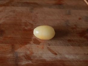 鸡蛋放入冰箱冰冻后拿出剥壳