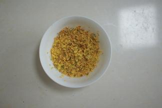 采集新鲜桂花洗干净