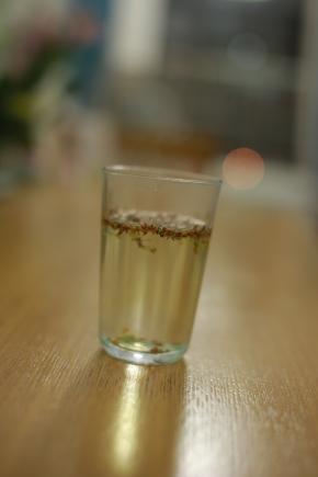 最少晾干一天然后直接冲泡