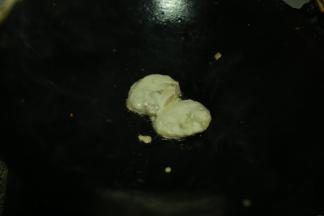 小火下锅一个个煎好起锅即可