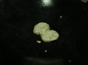 小火下锅一个个煎好起锅即可