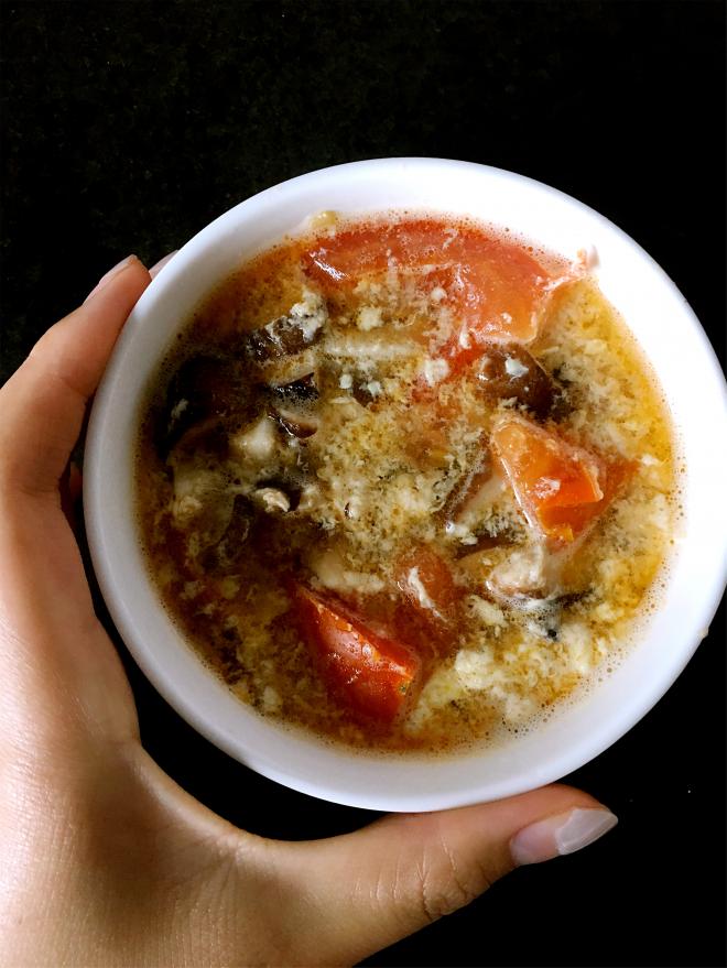 香菇西红柿鸡蛋汤