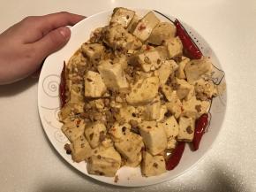 盖上锅盖熬制一会儿，大火收汁后即可出锅