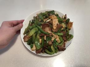 一碗热气腾腾的小炒肉出锅啦