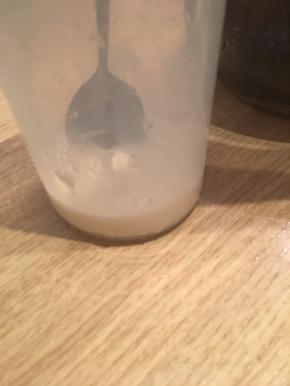 5g吉利丁粉倒入20ml的冷水中溶解