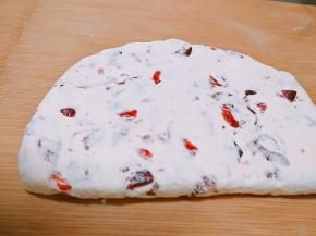 搅拌均匀后，出锅整形。