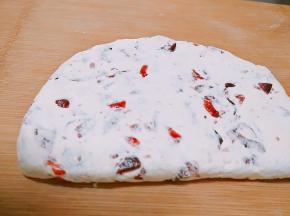 搅拌均匀后，出锅整形。