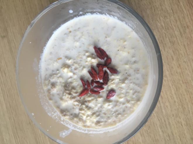 牛奶鸡蛋燕麦粥