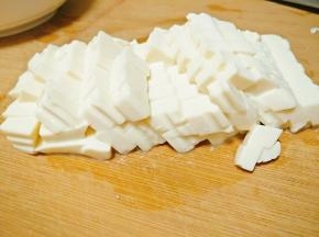 豆腐切块。