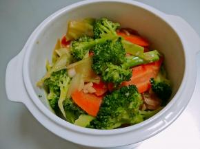 稍微翻炒一下出锅即可，西兰花焯过水，容易熟。