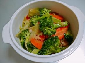 稍微翻炒一下出锅即可，西兰花焯过水，容易熟。