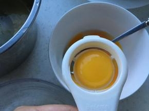 鸡蛋分离蛋清和蛋黄