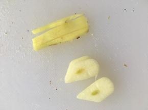 切好大蒜和姜丝