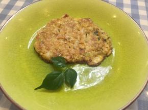 中火煎5分钟，两面金黄，出锅即可