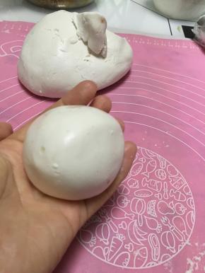 包住，用手搓圆