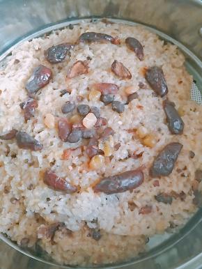 蒸好的年糕如下，晾凉即可食用。