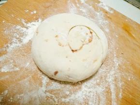 在将一边卷起来成如下图。