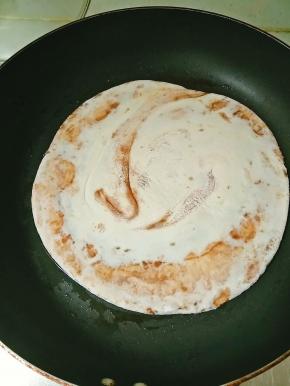 煎到有点黄色为止