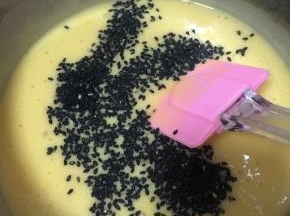 步骤六：
加入黑芝麻