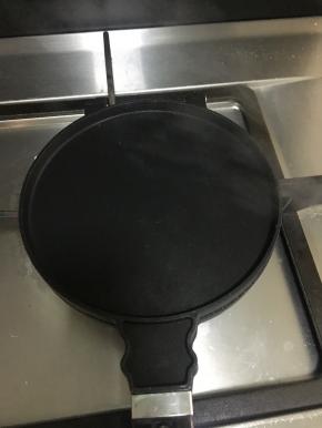 步骤九：
盖上盖子小火加热 会冒出白气 等白气散尽就打开