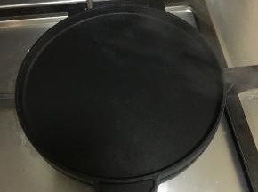 步骤九：
盖上盖子小火加热 会冒出白气 等白气散尽就打开