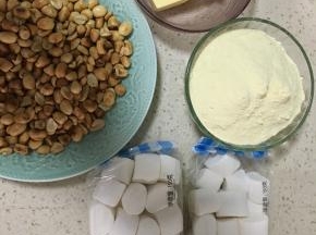 步骤一：
热锅小火将黄油融化