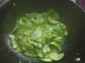 快速翻炒几下下即可出锅