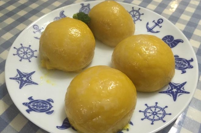 金黄豆沙团